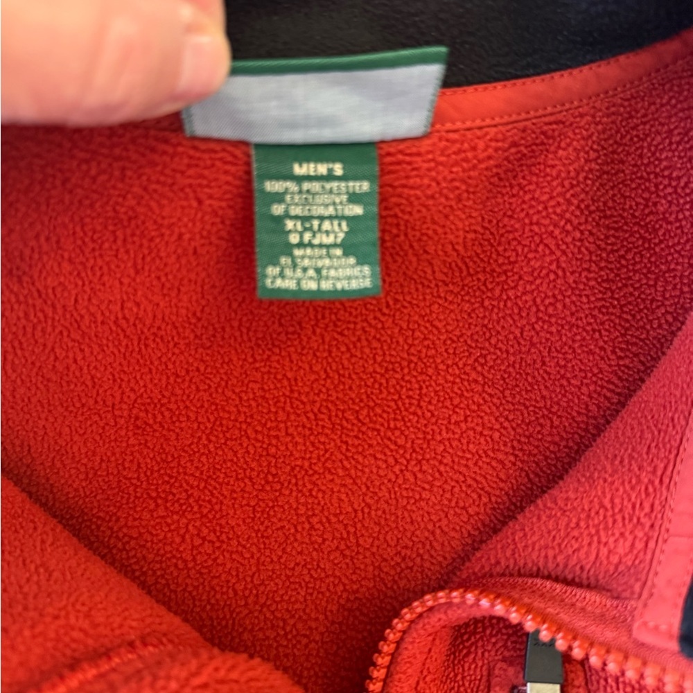 L.L. Bean Full Zip Fleece Vest - Picture 4 of 7